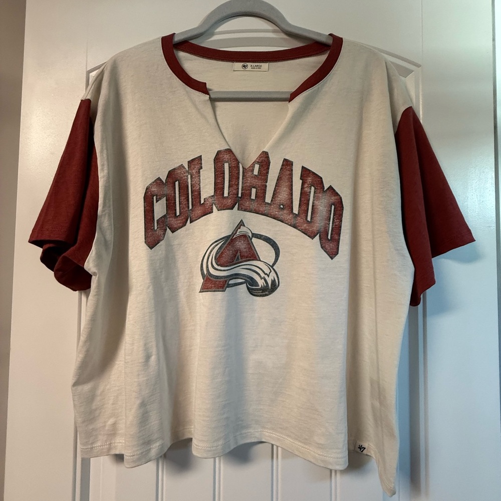 47 Colorado Avalanche Women’s V-Neck Cropped T-Shirt